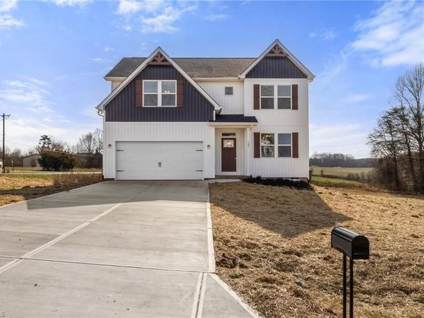 105 Indian Wells Court, Harmony, NC 28634