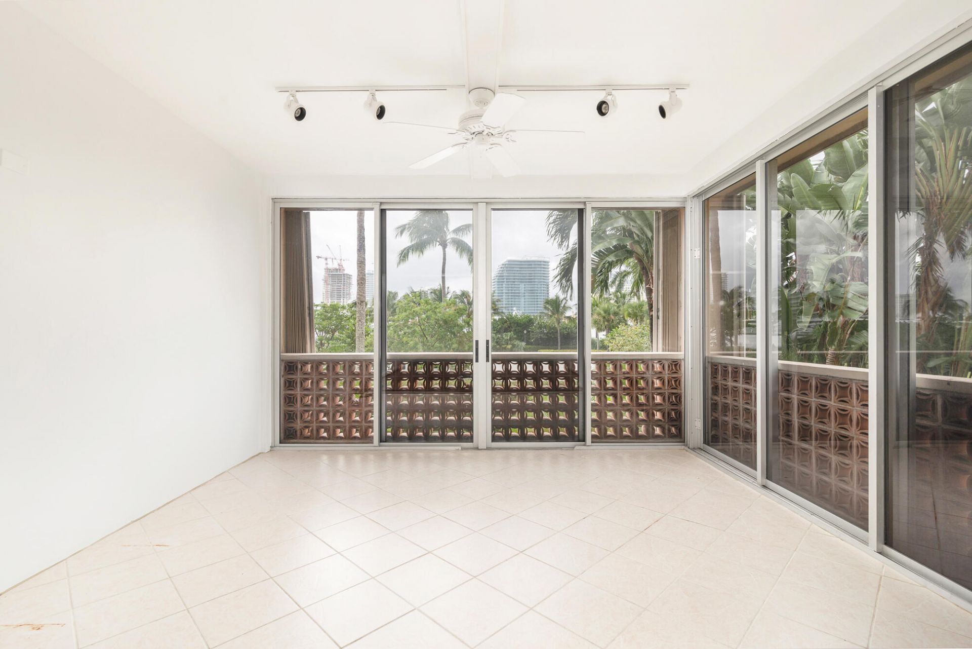 369 S Lake Drive, Unit 2b, Palm Beach, FL 33480 Photo