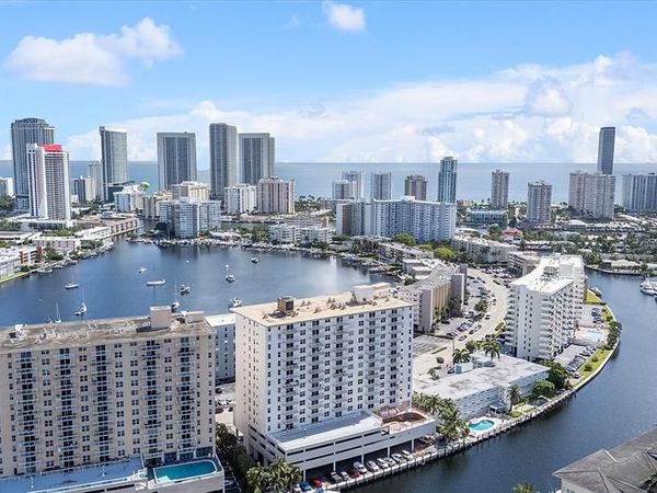 427 Golden Isles Dr, Unit 16H, Hallandale Beach, FL 33009