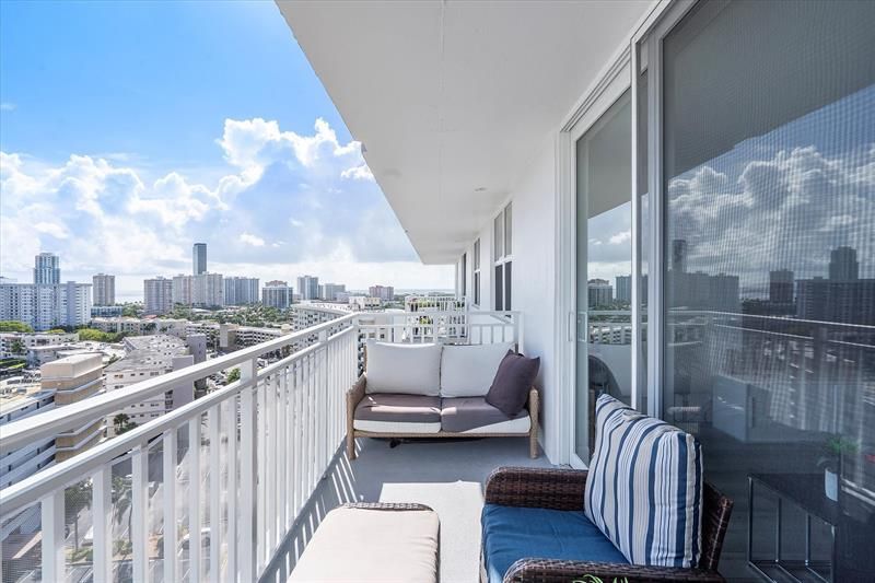427 Golden Isles Drive, Unit 16H, Hallandale Beach, FL 33009 Photo