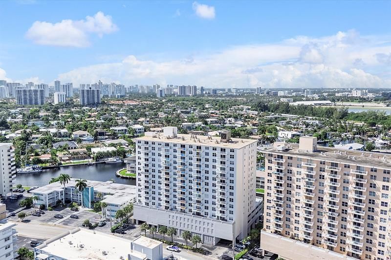 427 Golden Isles Drive, Unit 16H, Hallandale Beach, FL 33009 Photo