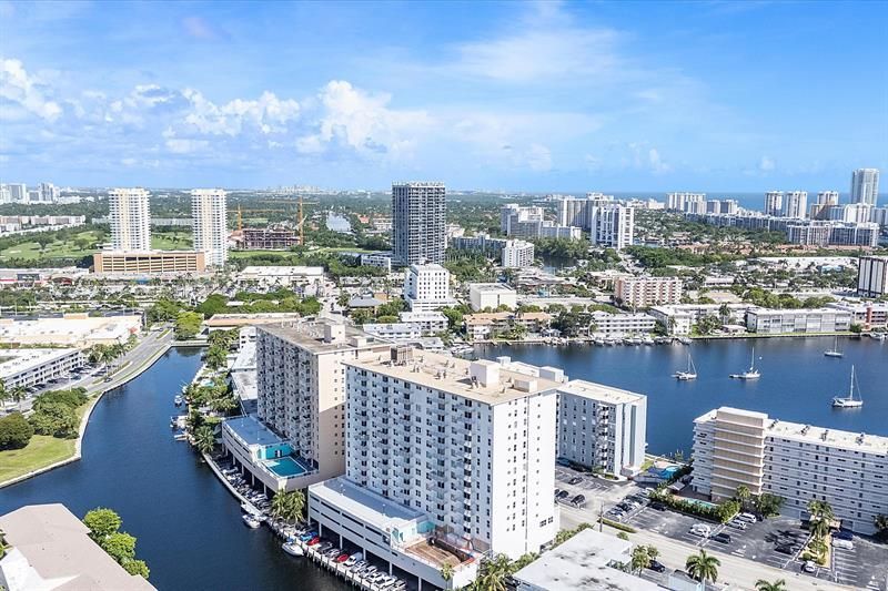 427 Golden Isles Drive, Unit 16H, Hallandale Beach, FL 33009 Photo