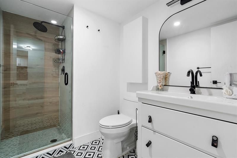 427 Golden Isles Drive, Unit 16H, Hallandale Beach, FL 33009 Photo