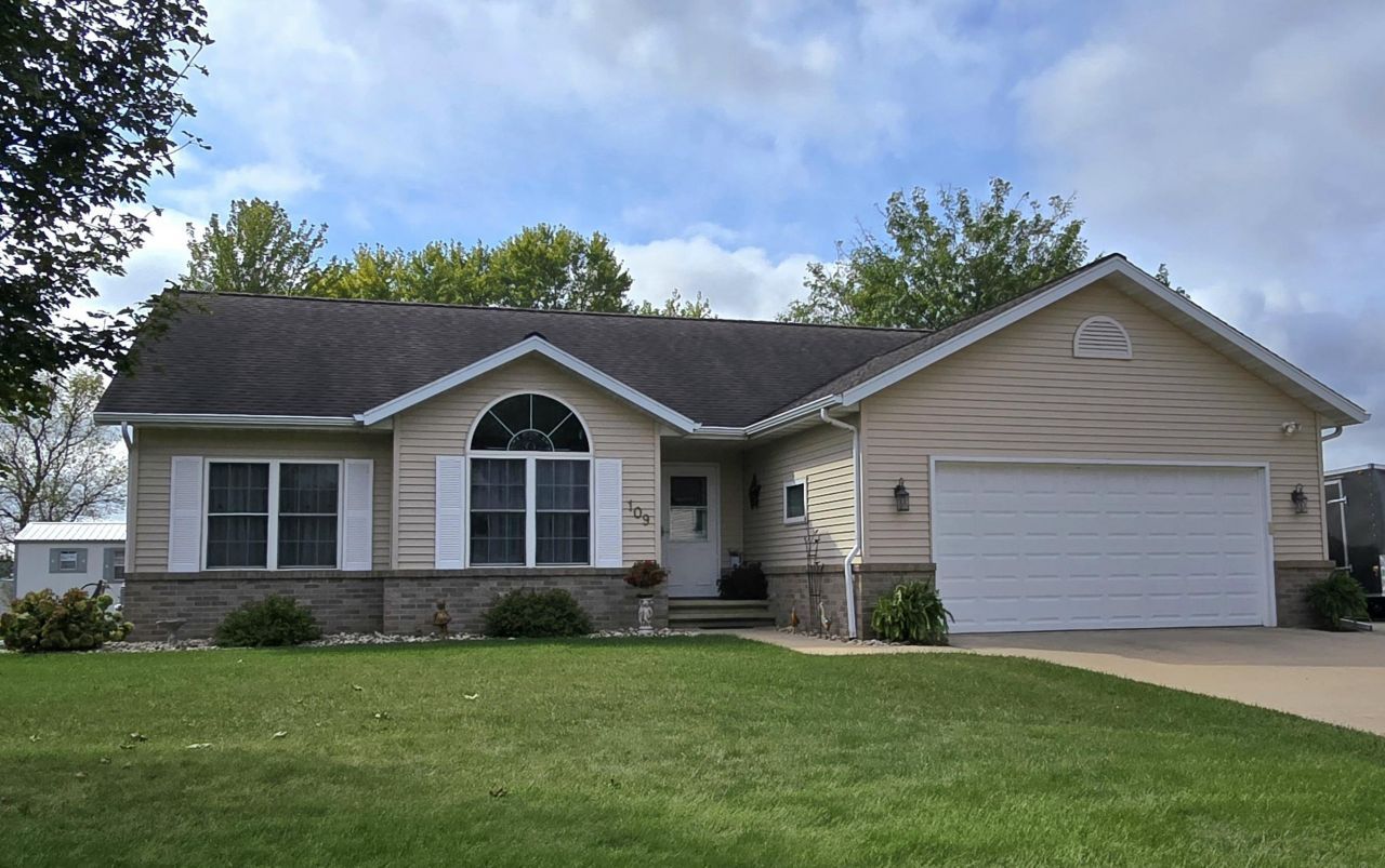 109 Meadow Lane Drive, Sumner, IA 50674 Main Photo