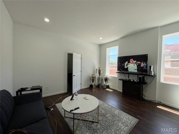 3819 Nebraska Avenue, St Louis, MO 63118