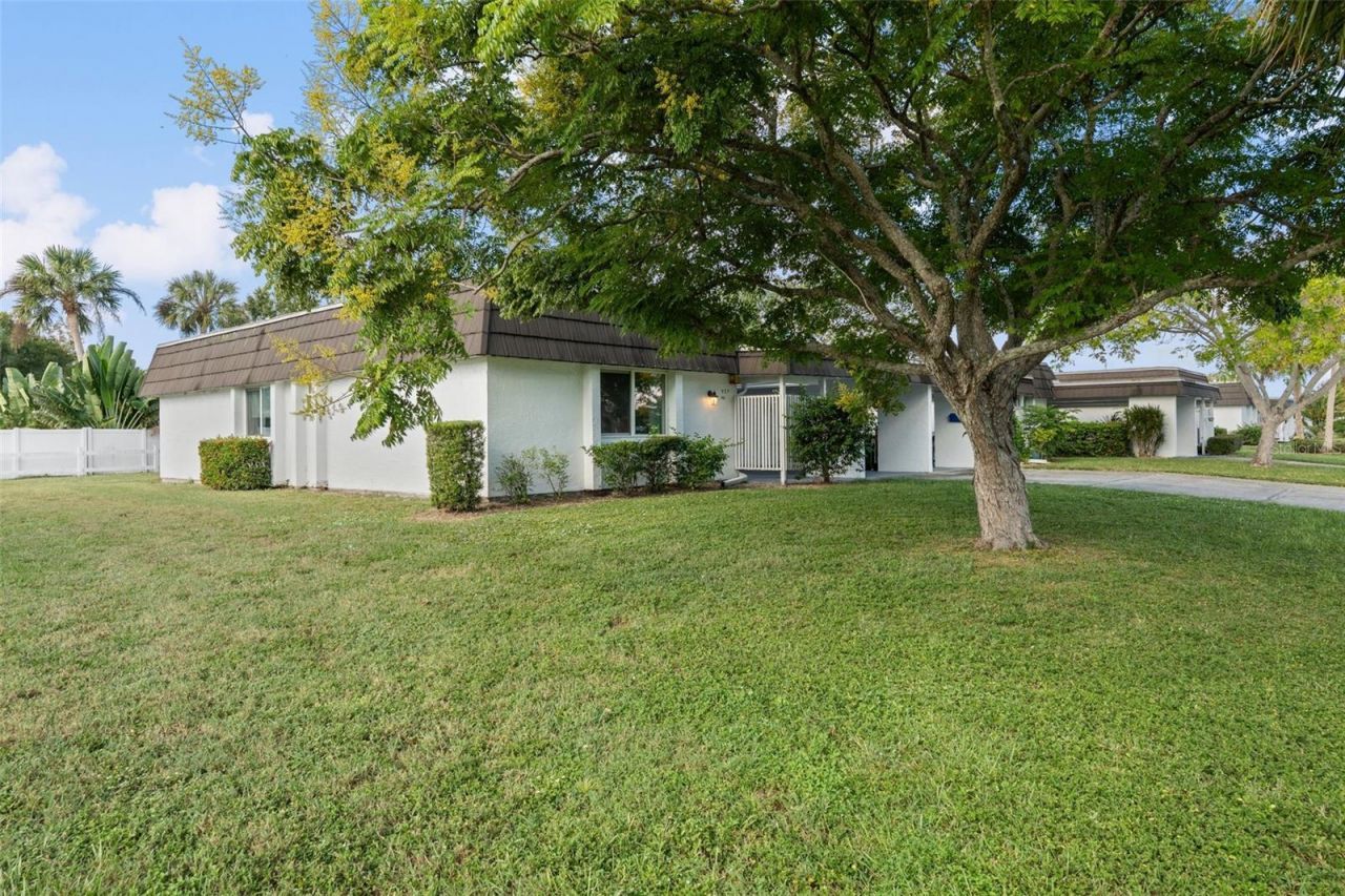3952 Ashwood Lane, Unit 37, Sarasota, FL 34232 Photo