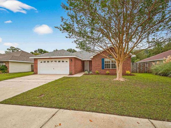 2323 Tall Oak Dr, Cantonment, FL 32533