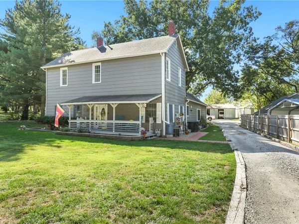 16425 Fort Riley Road, Leavenworth, KS 66048