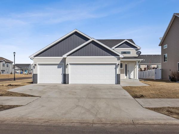 5891 59th Avenue S, Fargo, ND 58104