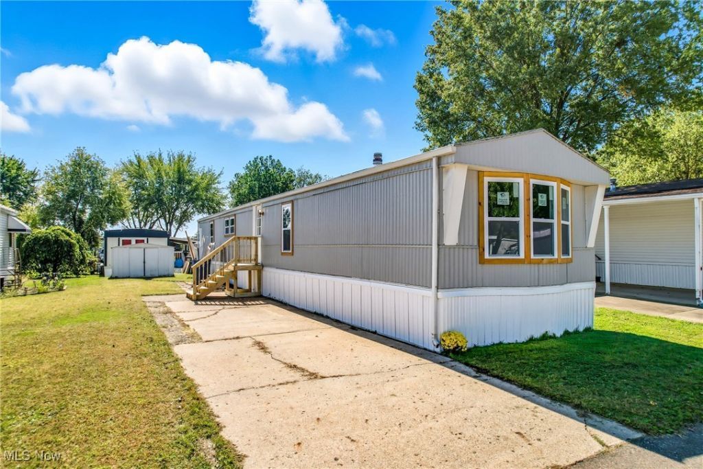 11 Redwood Drive, Beloit, OH 44609 Main Photo