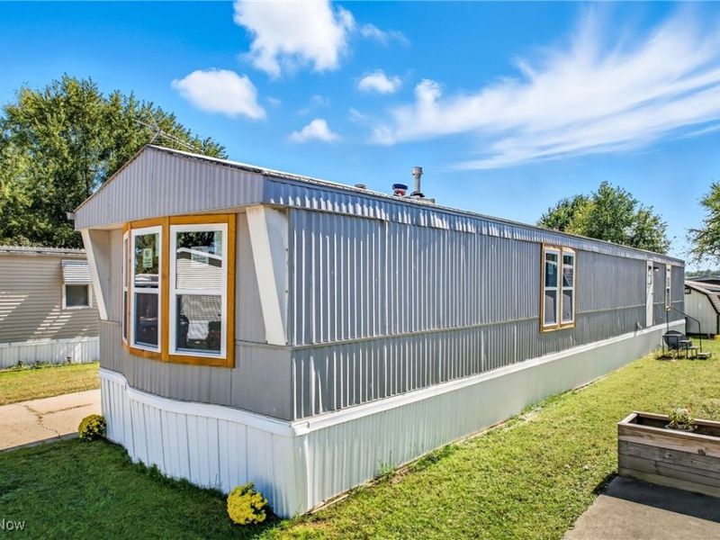 11 Redwood Drive, Beloit, OH 44609 Photo 2