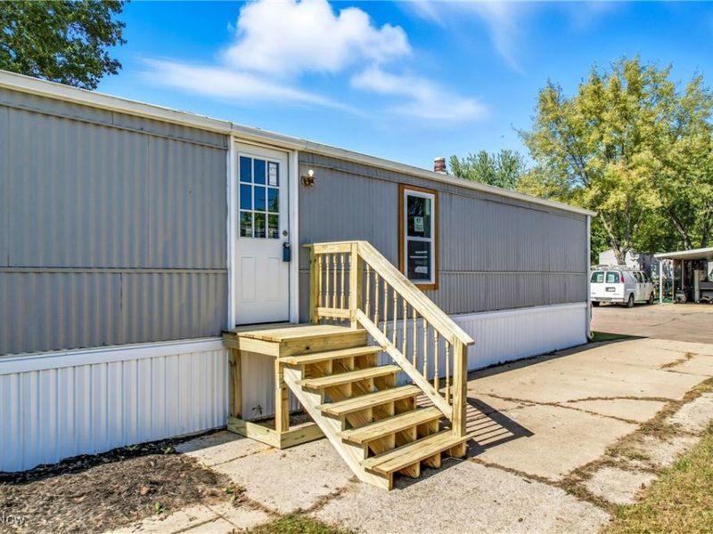 11 Redwood Drive, Beloit, OH 44609 Photo 3