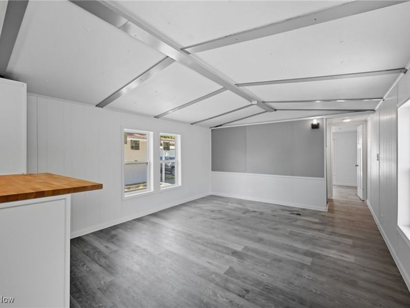 11 Redwood Drive, Beloit, OH 44609 Photo 9