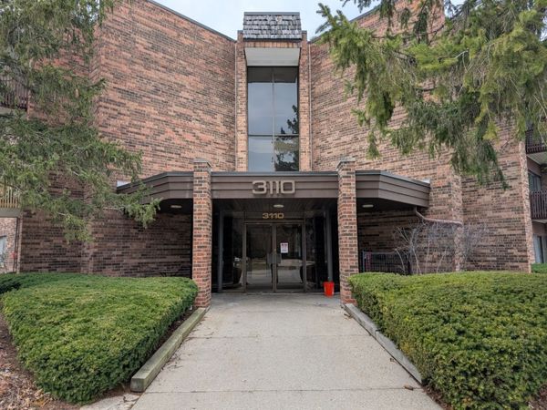 3110 Pheasant Creek Drive, Unit 101, Northbrook, IL 60062