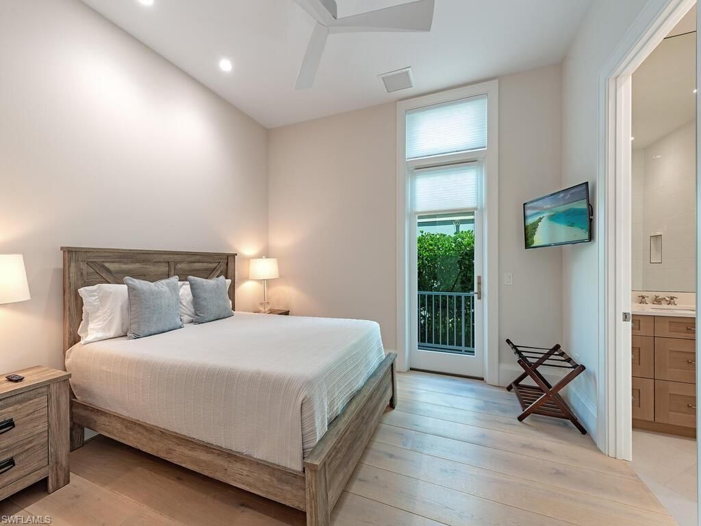 55 13th Ave S, Naples, FL 34102 Photo