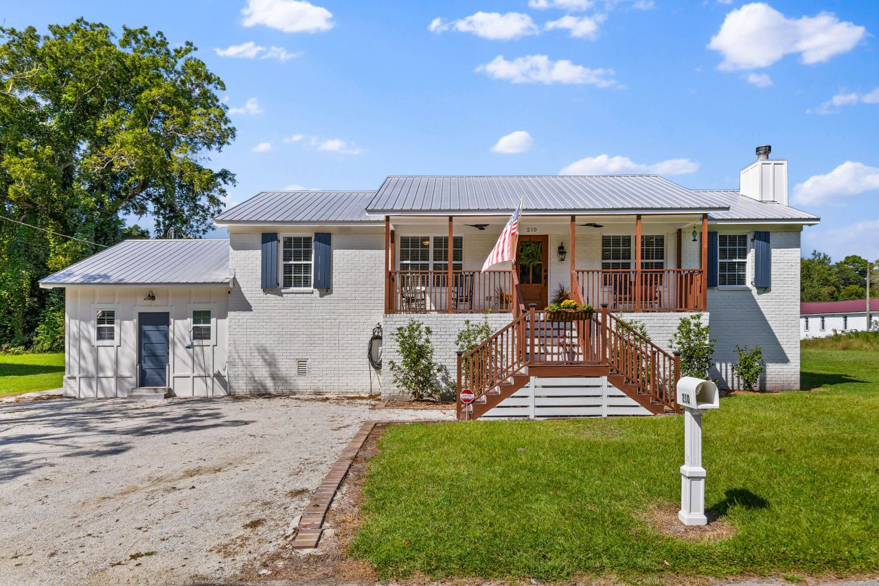 210 Cassena Street Photo 1