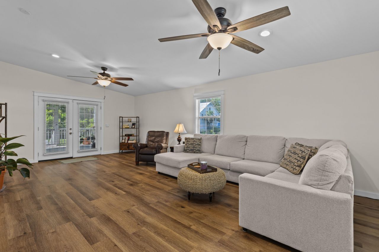 210 Cassena Street Photo 16