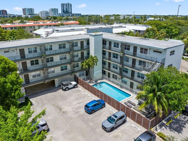 609 NE 13th Avenue, Unit 102, Fort Lauderdale, FL 33304