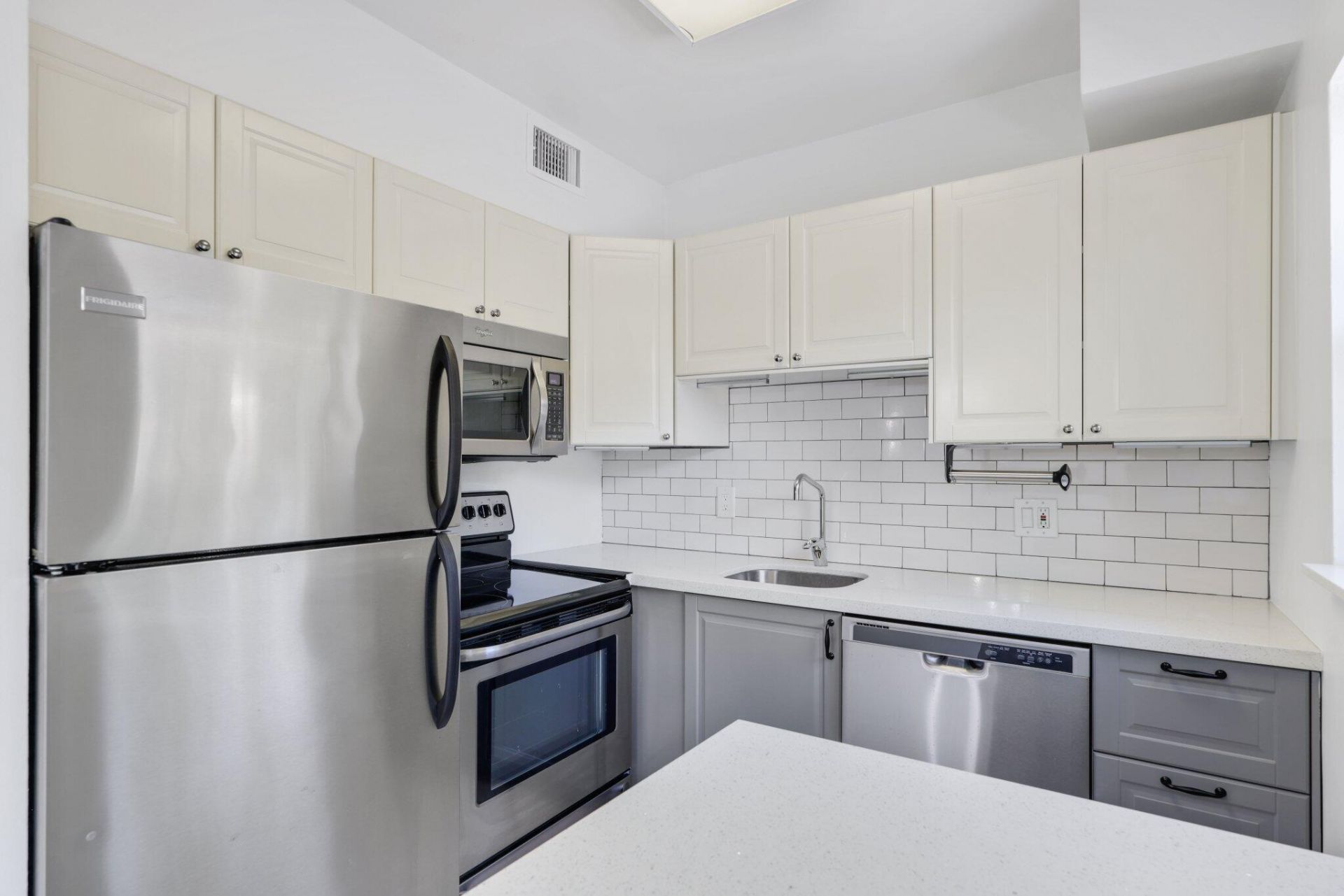 609 NE 13th Avenue, Unit 102, Fort Lauderdale, FL 33304 Photo