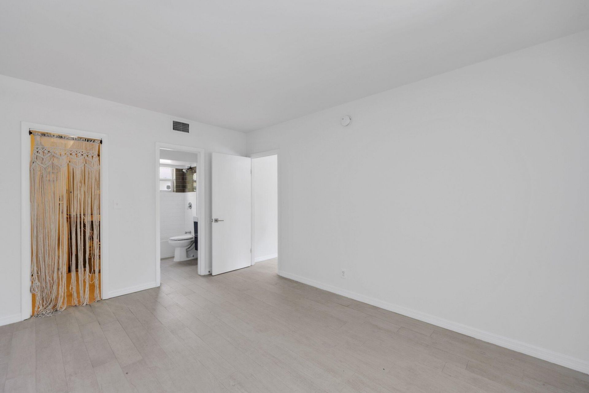 609 NE 13th Avenue, Unit 102, Fort Lauderdale, FL 33304 Photo