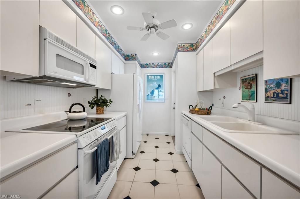 2121 Gulf Shore Blvd N, Unit 305, Naples, FL 34102 Photo