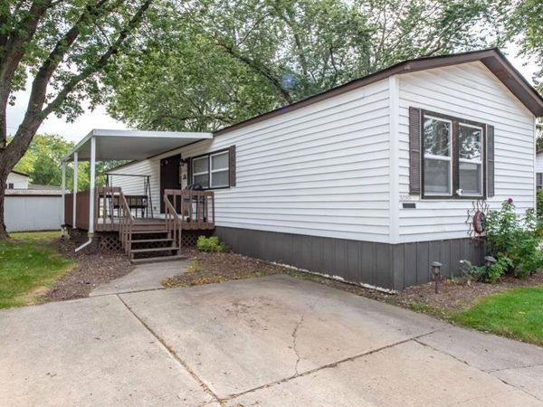 3285 Meadow Drive, Park City, IL 60085