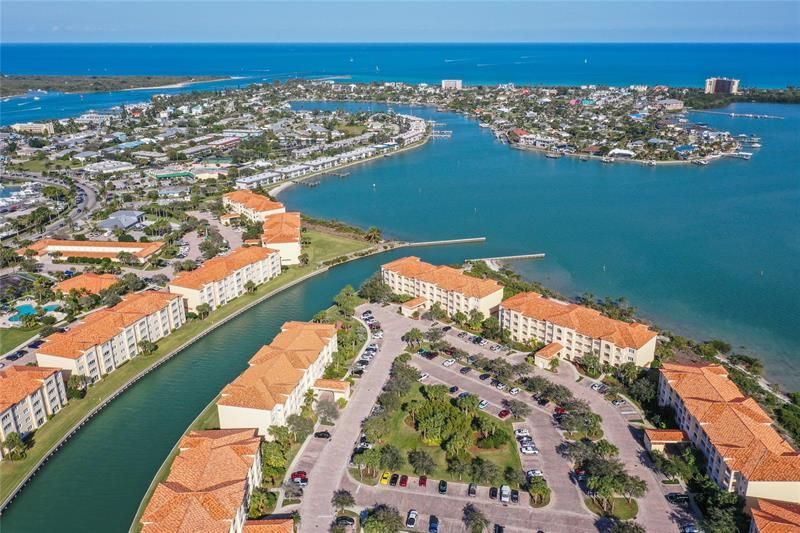 23 Harbour Isle Dr, Unit 102, Hutchinson Island, FL 34949 Photo