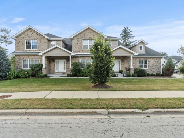 47 E 55th Street, Westmont, IL 60559