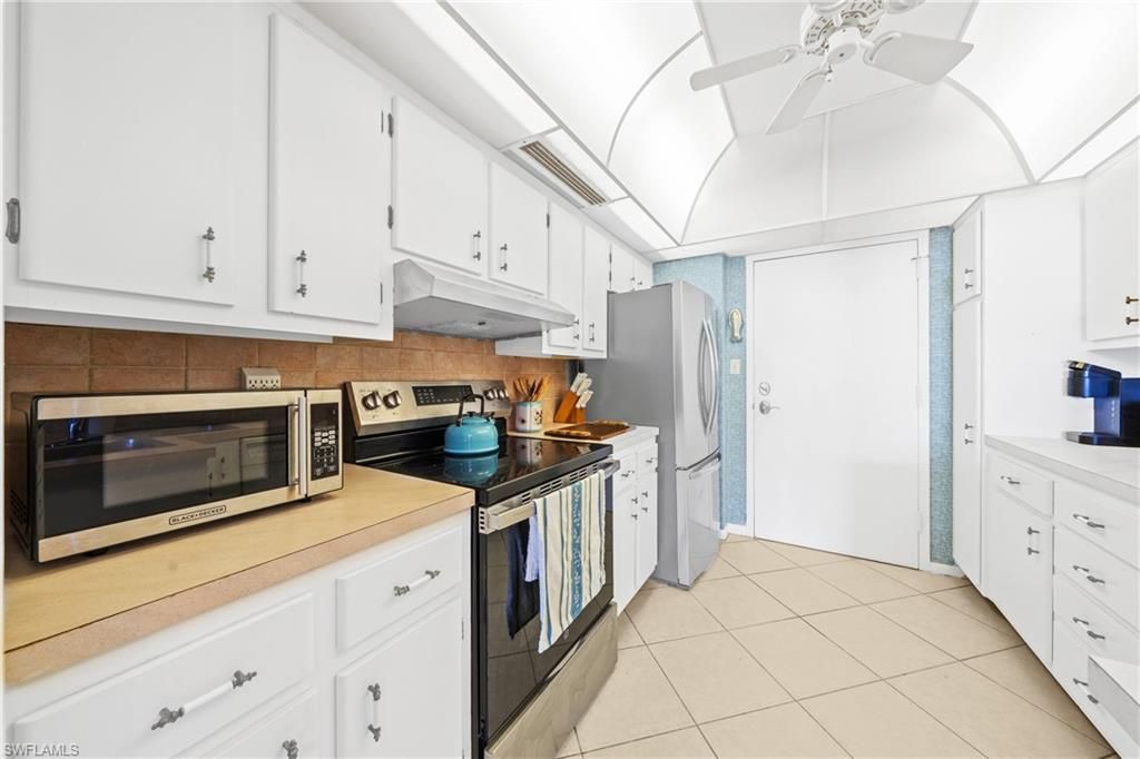 1977 Gulf Shore Blvd N, Unit 302, Naples, FL 34102 Photo