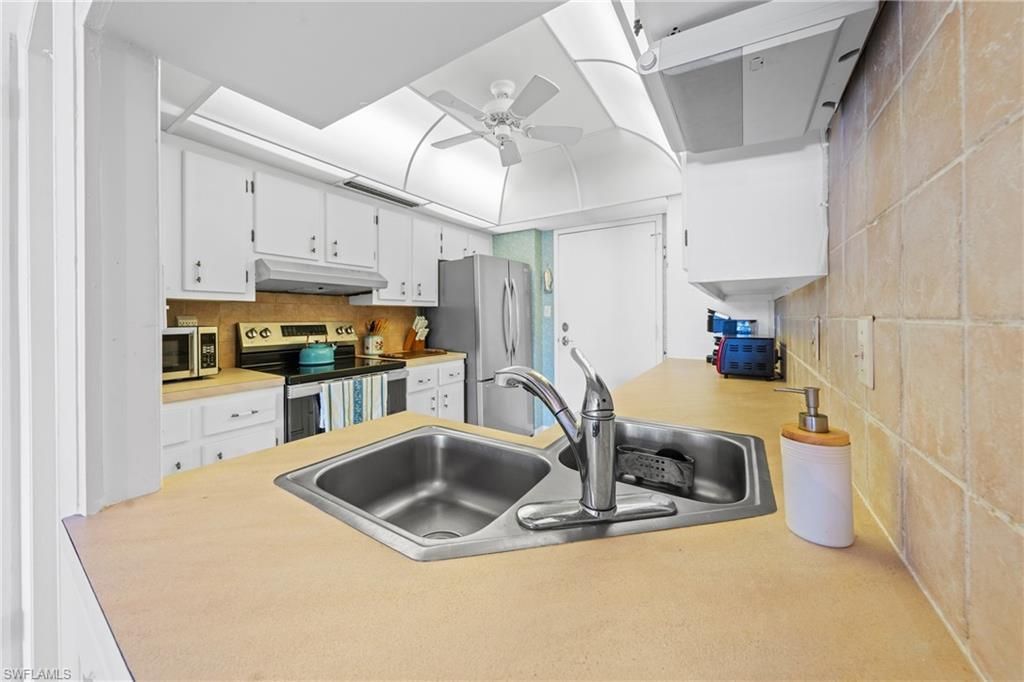 1977 Gulf Shore Blvd N, Unit 302, Naples, FL 34102 Photo