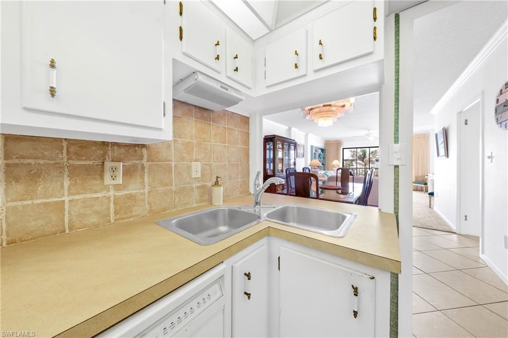 1977 Gulf Shore Blvd N, Unit 302, Naples, FL 34102 Photo