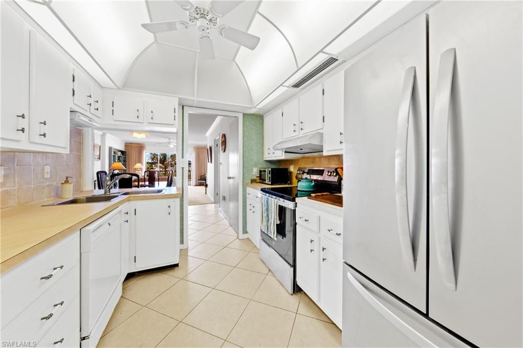 1977 Gulf Shore Blvd N, Unit 302, Naples, FL 34102 Photo