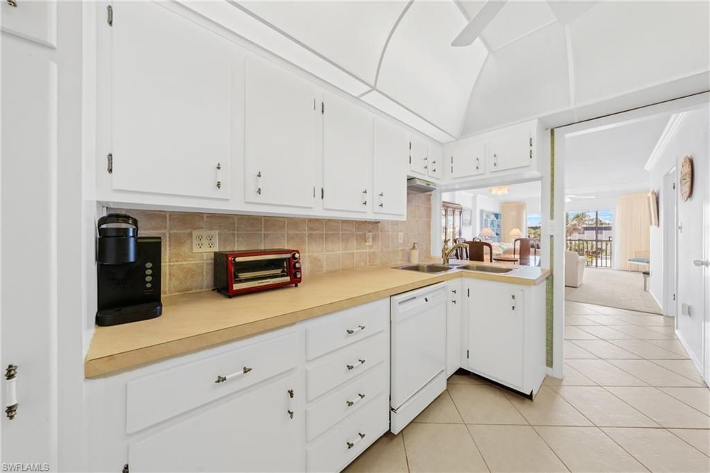 1977 Gulf Shore Blvd N, Unit 302, Naples, FL 34102 Photo