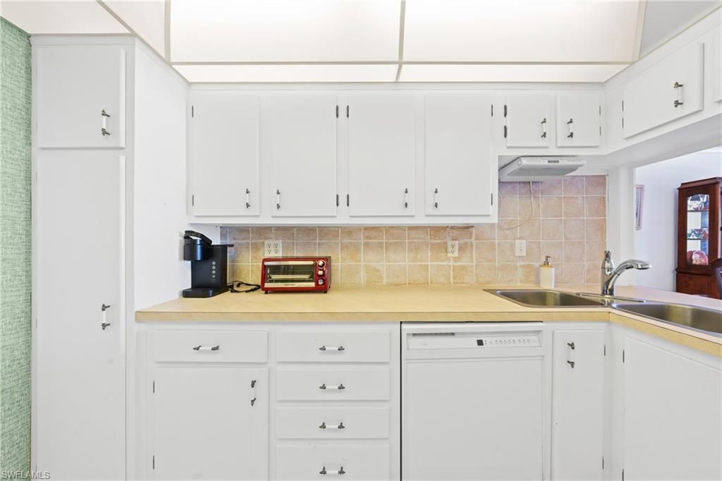 1977 Gulf Shore Blvd N, Unit 302, Naples, FL 34102 Photo