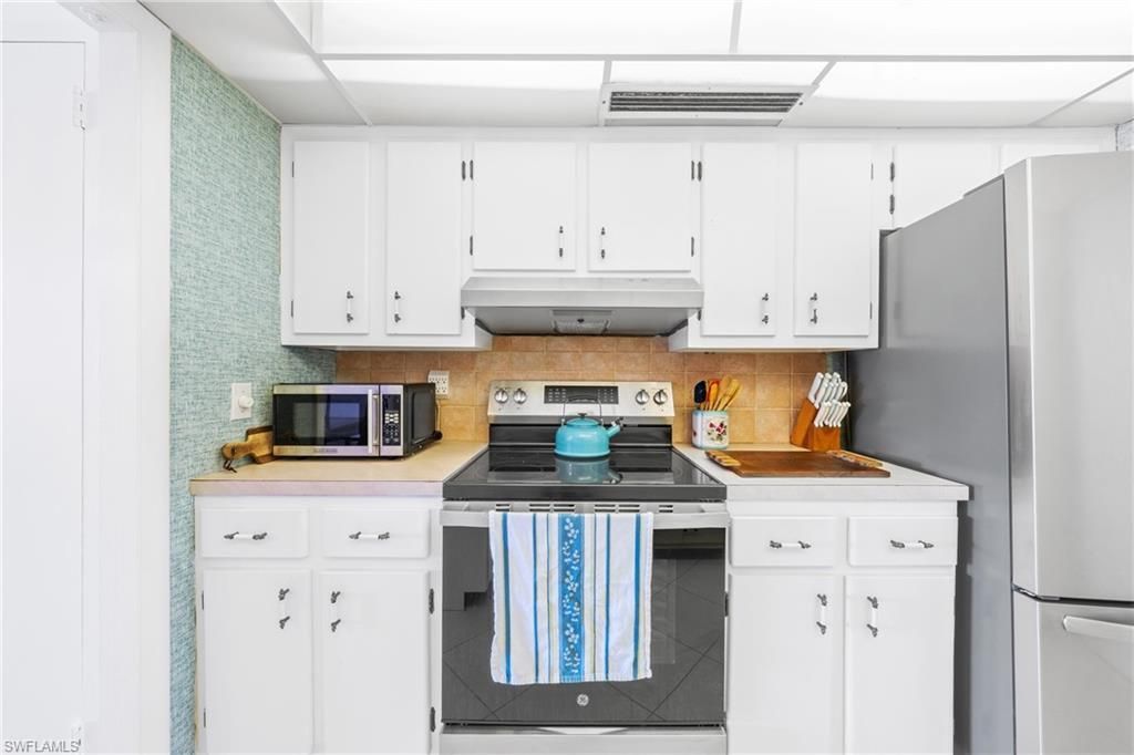 1977 Gulf Shore Blvd N, Unit 302, Naples, FL 34102 Photo