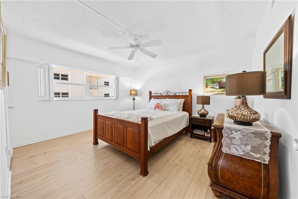 1977 Gulf Shore Blvd N, Unit 302, Naples, FL 34102 Photo