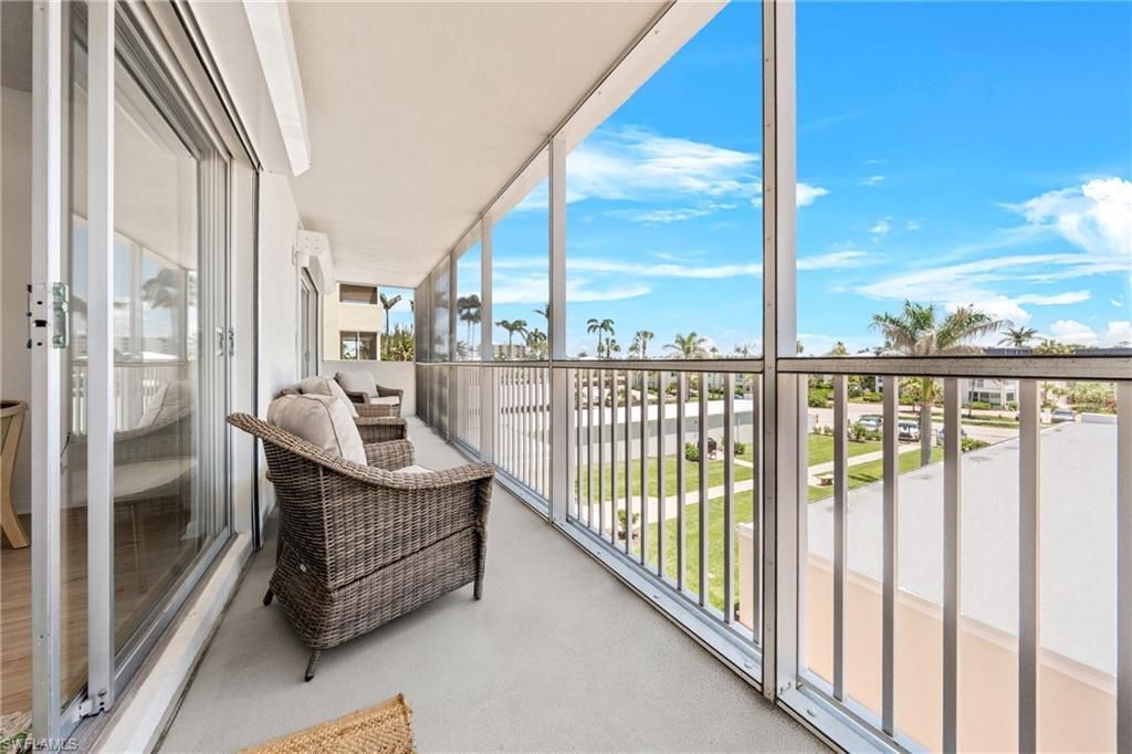 1977 Gulf Shore Blvd N, Unit 302, Naples, FL 34102 Photo