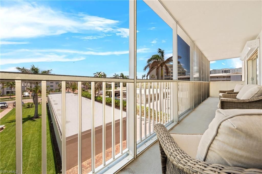 1977 Gulf Shore Blvd N, Unit 302, Naples, FL 34102 Photo