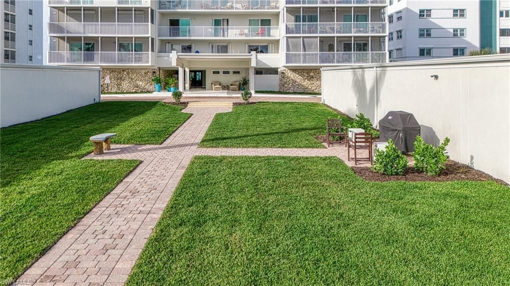 1977 Gulf Shore Blvd N, Unit 302, Naples, FL 34102 Photo