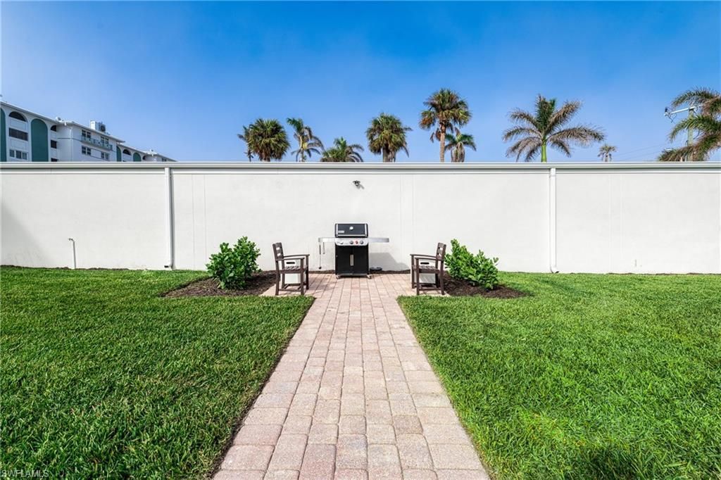 1977 Gulf Shore Blvd N, Unit 302, Naples, FL 34102 Photo