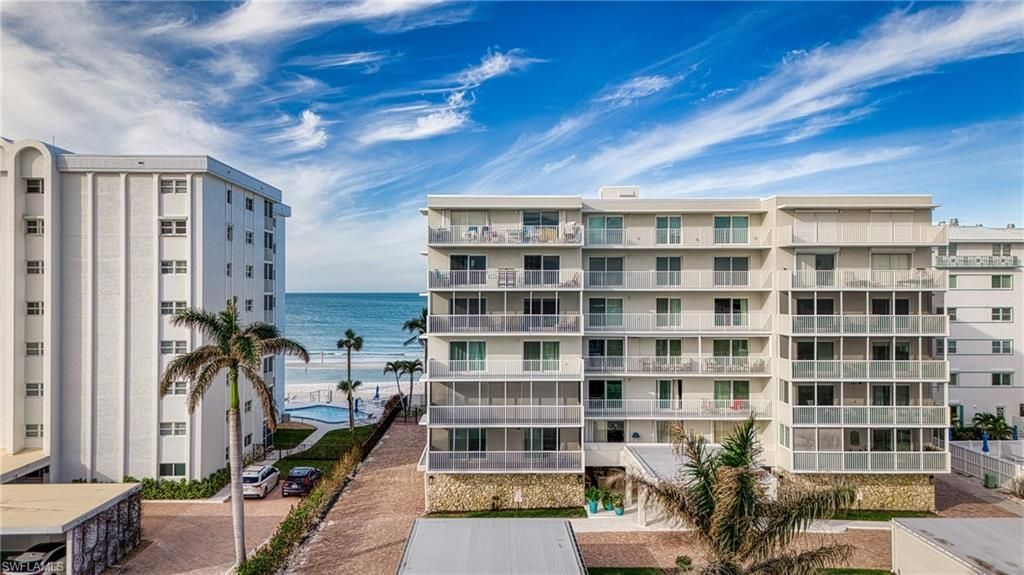 1977 Gulf Shore Blvd N, Unit 302, Naples, FL 34102 Photo