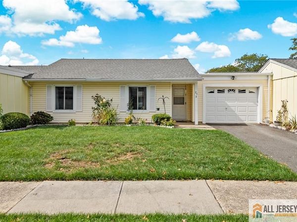 25 Pitman Road, Monroe Township, NJ 08831