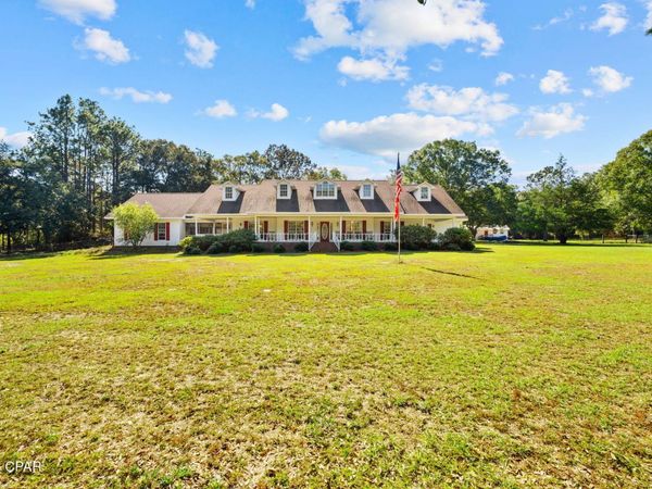 5563 Douglas Ferry Road, Caryville, FL 32427