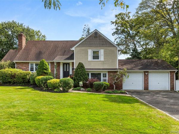 19 Gamecock Lane, Babylon, NY 11702