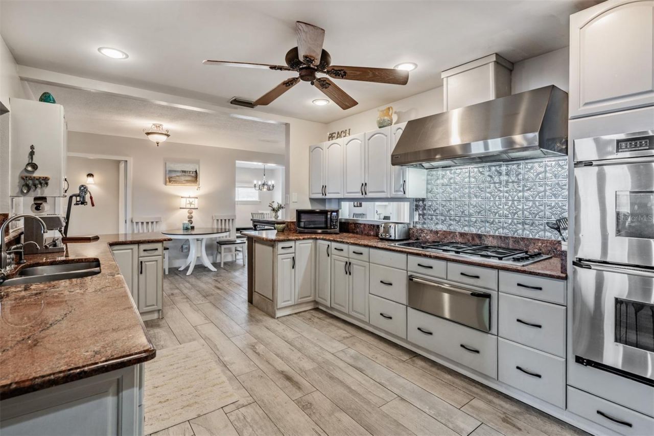 615 N Mayo Street, Crystal Beach, FL 34681 Photo