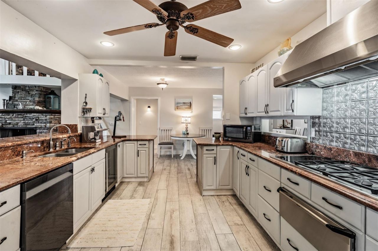 615 N Mayo Street, Crystal Beach, FL 34681 Photo