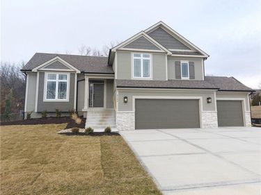 8580 NW 75th Terrace, Parkville, MO 64152