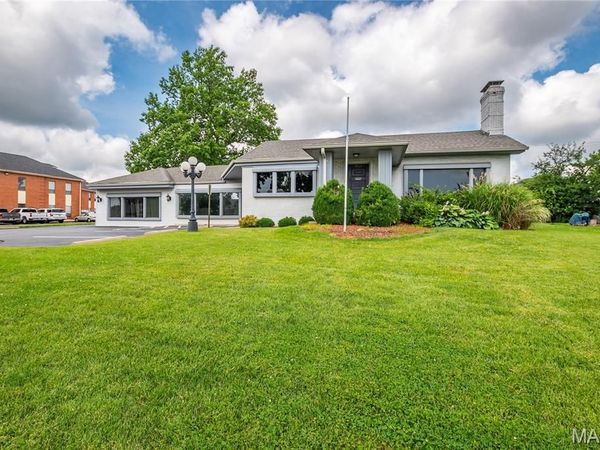 4163 Crescent Drive, St Louis, MO 63129