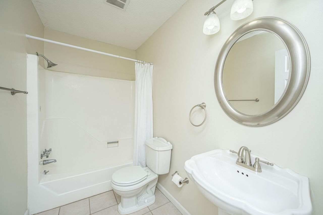 1402 Camp Road Photo 12