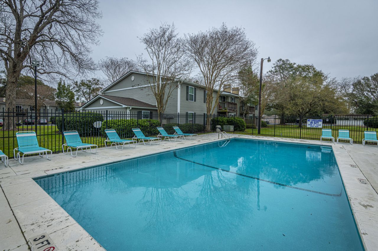 1402 Camp Road Photo 16